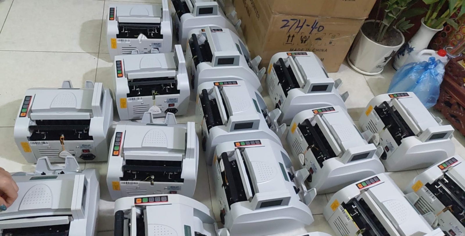 Hiệp Hưng Thịnh liên tục cập nhật và thay đổi mẫu mã bắt kịp xu hướng máy đếm tiền.